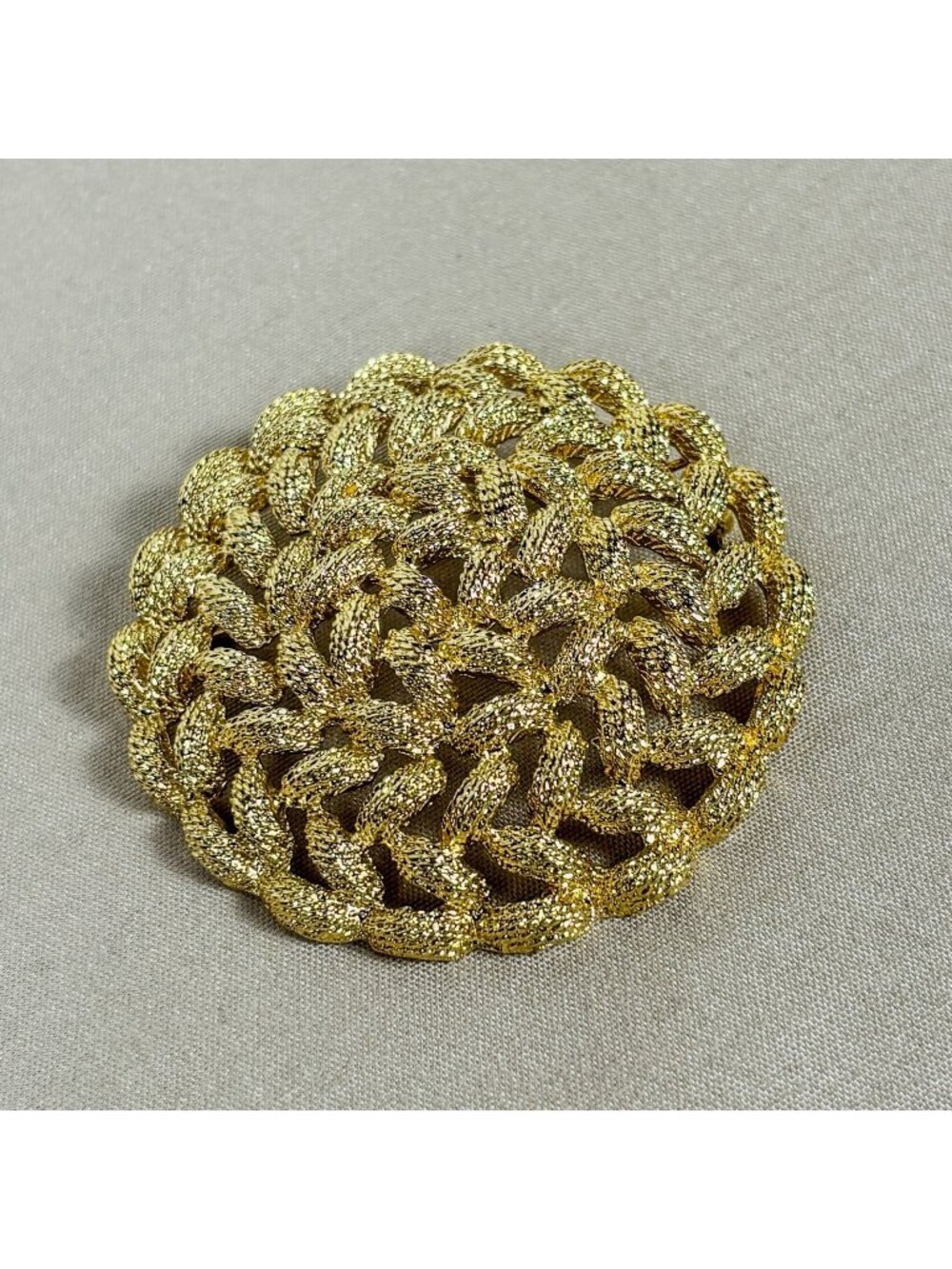 Vintage Signed Monet Gold Tone Braided Rope Cable Knit Dome Brooch 2.25” C89